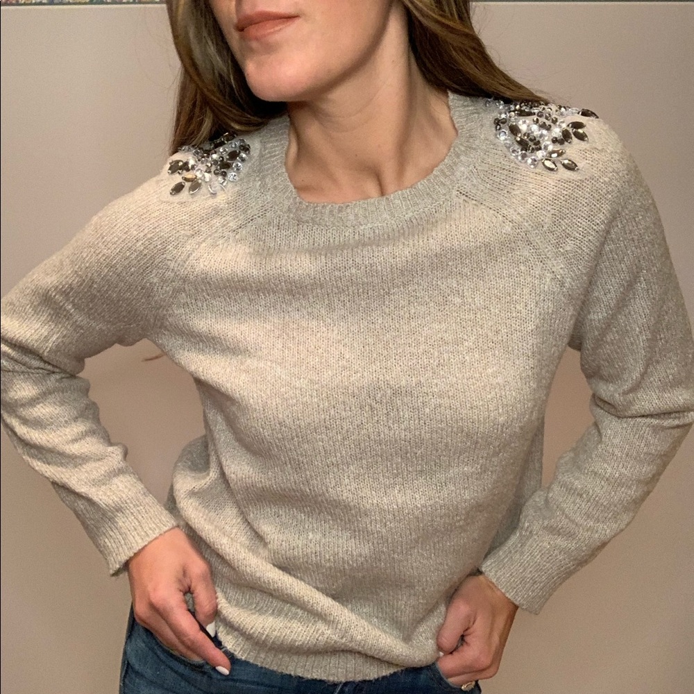 Embellished shoulder knitted sweater
